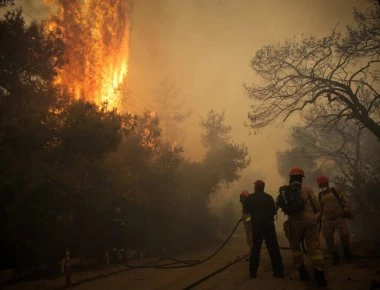 Αναζωπυρώσεις στην Κινέτα-Επιστρέφει ο πύρινος εφιάλτης (φωτό)